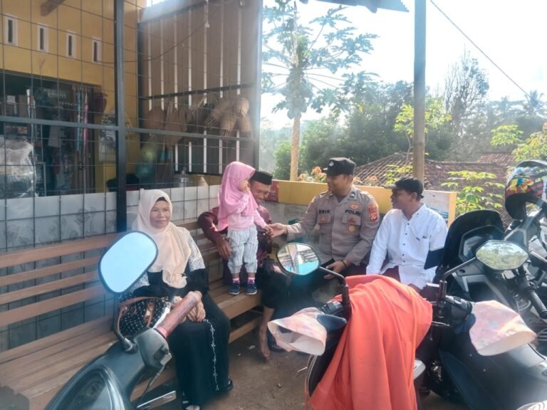 Perkuat Sinergitas, Polsek Sukadana Polres Ciamis Koorkom Kamtibmas ke Warga Bunter