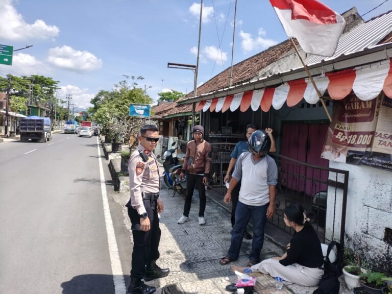 Quick Respon Sat Samapta Polres Ciamis Tangani Kecelakaan Tunggal di Simpang Tonjong, Warga Apresiasi Sigapnya Polisi