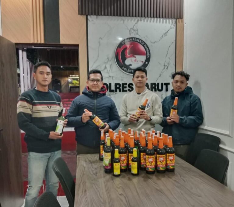 Satres Narkoba Polres Garut Amankan 70 Botol Miras dari Razia Ops Cipta Kondisi di Banyuresmi
