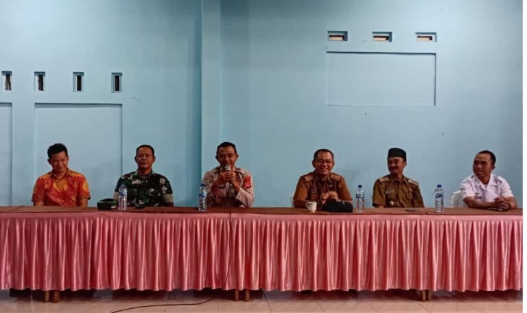 Polsek Rajadesa Polres Ciamis Turun Langsung Pantau Program MBG di Desa Sukaharja