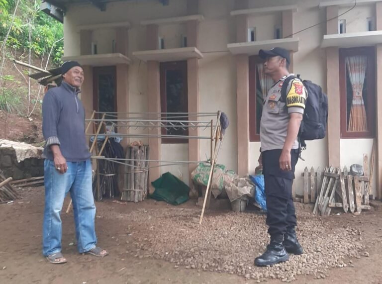 Polsek Cikoneng Perkuat Kamtibmas Lewat Sambang Warga di Desa Gunungcupu