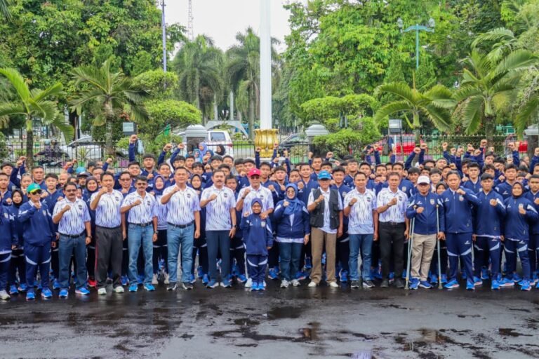 Kapolres Ciamis Dampingi Bupati Lepas Kontingen Kabupaten Ciamis ke Ajang POPDA dan PEPARPEDA