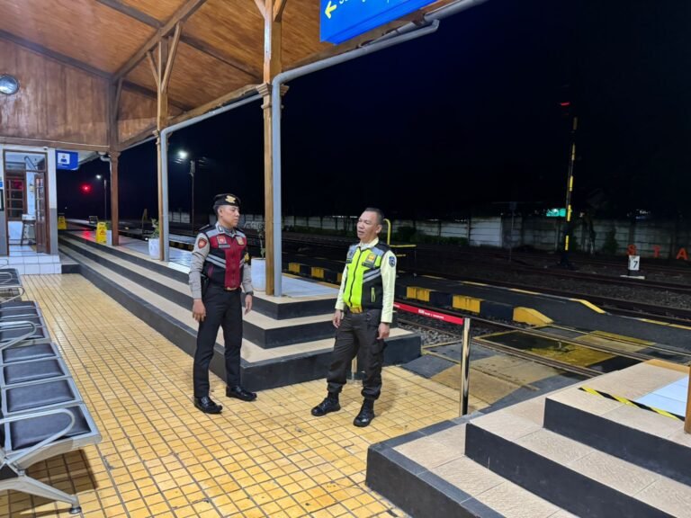 Cipkon Kamtibmas, Samapta Polres Ciamis Patroli Dialogis ke Stasiun KAI Ciamis