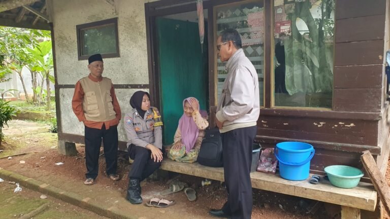 Bhabinkamtibmas Polsek Ciamis Ajak Warga Desa Pusakanagara Jaga Kamtibmas Lewat Giat Sambang