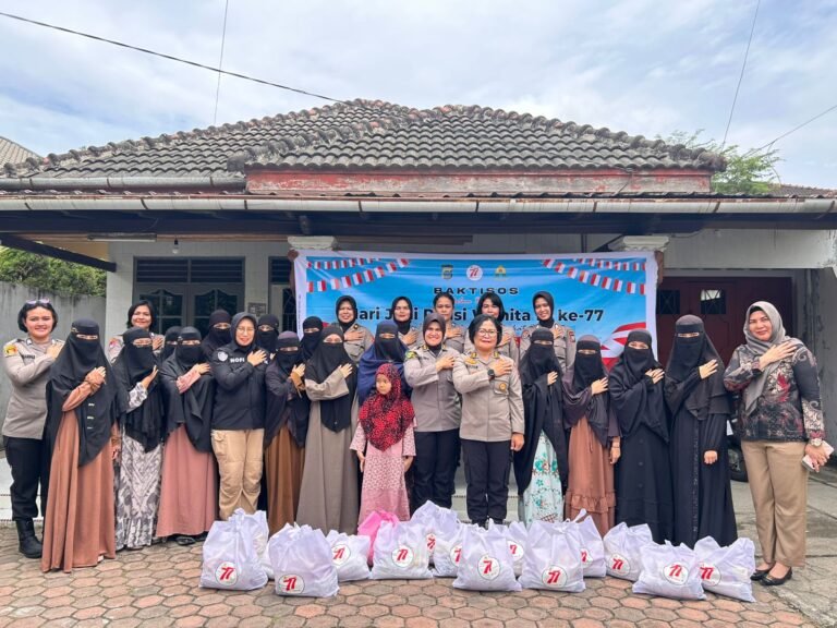 Srikandi Polri Berbagi Kasih: Polwan Polda Sumut Gelar Bakti Sosial HUT ke-77