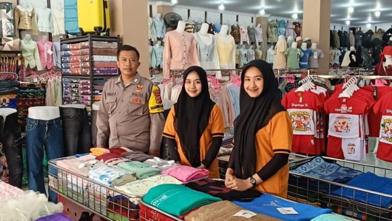Berikan Rasa Nyaman, Polsek Rajadesa Polres Ciamis Intens Patroli KRYD ke Pemukiman Warga