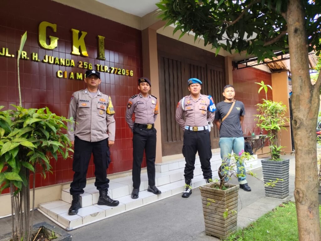 Berikan Kenyamanan Beribadah, Polres Ciamis Bersiaga di GKI Ciamis