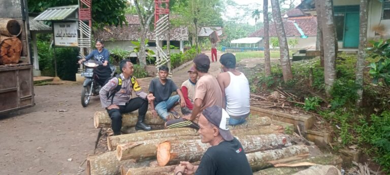 Perkuat Sinergitas, Polsek Sukadana Polres Ciamis Koorkom Kamtibmas ke Warga Sukamaju