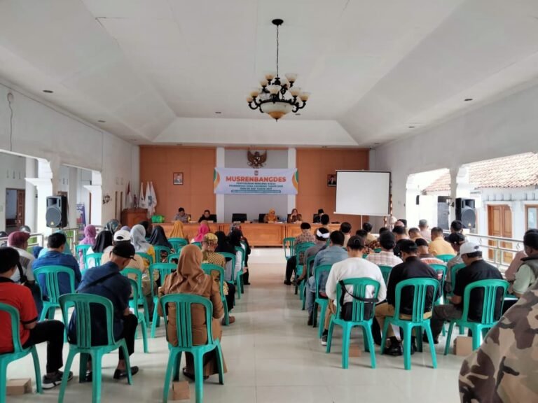 Ikuti Musrenbang Tingkat Desa Cikoneng, Polsek Cikoneng Sampaikan Imbauan Kamtibmas