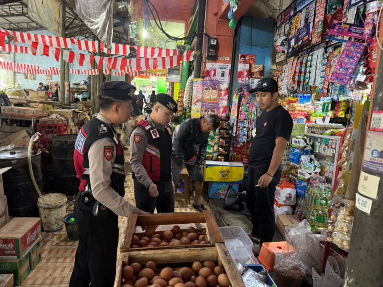 Jaga Stabilitas Harga di Pasaran, Polres Ciamis Awasi Bahan Pokok di Pasar Manis Ciamis