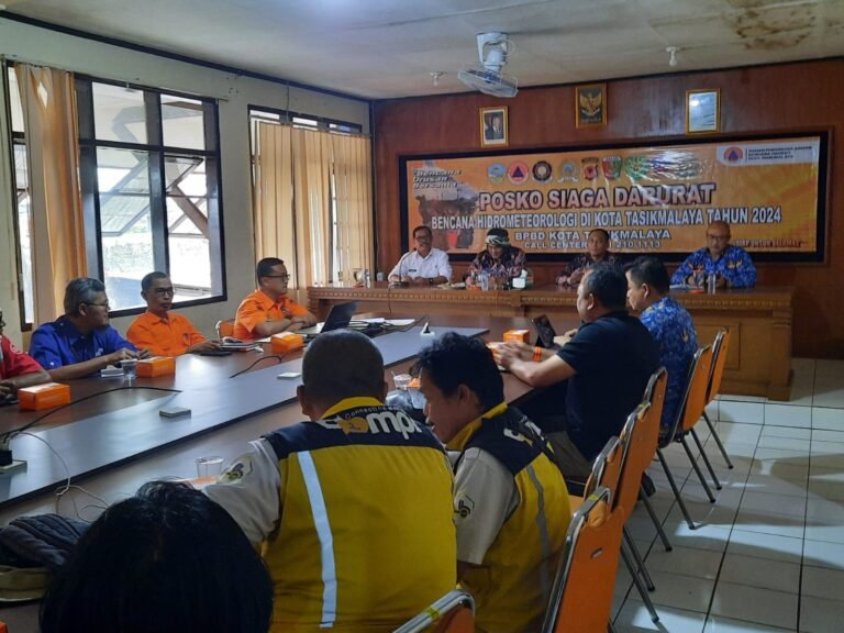 PLN Tasikmalaya Hadiri Rapat Koordinasi BPBD Kota Tasikmalaya Sigap Tangani Pohon Tumbang Demi Keandalan Listrik, Wujud Nyata Komitmen di Hari Pelanggan Nasional