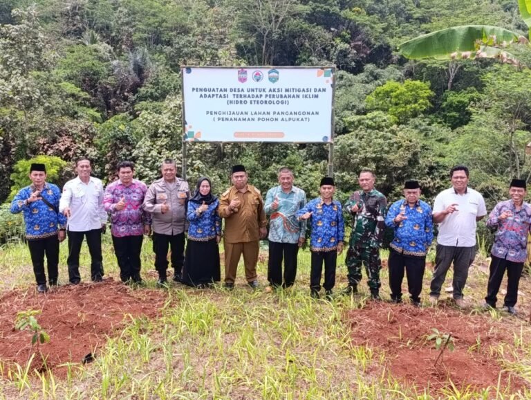 Polsek Sukadana Dukung Penghijauan untuk Mitigasi Perubahan Iklim di Desa Margajaya