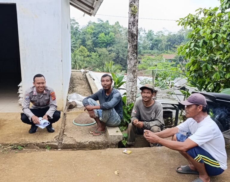 Jaga Kamtibmas, Polsek Cikoneng Sambang Warga Dusun Cimarongmong