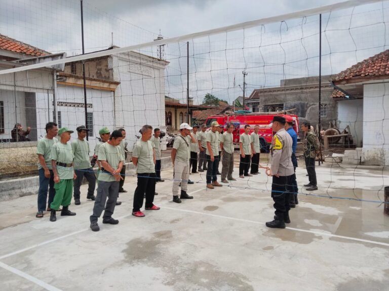Dukung Kesiapsiagaan Warga, Polsek Kawali Hadiri Pelatihan Tanggap Bencana di Desa Rawa