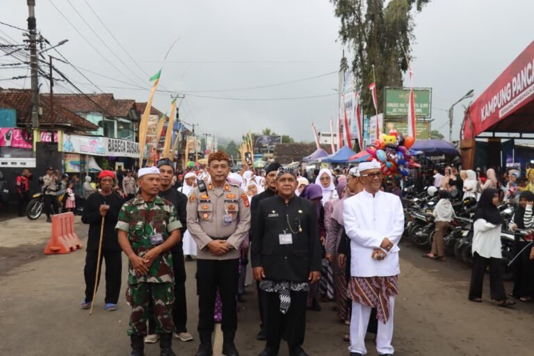 Wakil Kepala Polres Ciamis Hadiri Upacara Adat Nyangku dan Festival Budaya Panjalu 2025