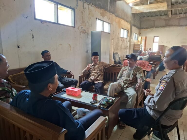 Kapolsek Cimaragas Tekankan Pentingnya Kamtibmas Melalui Kegiatan Sambang