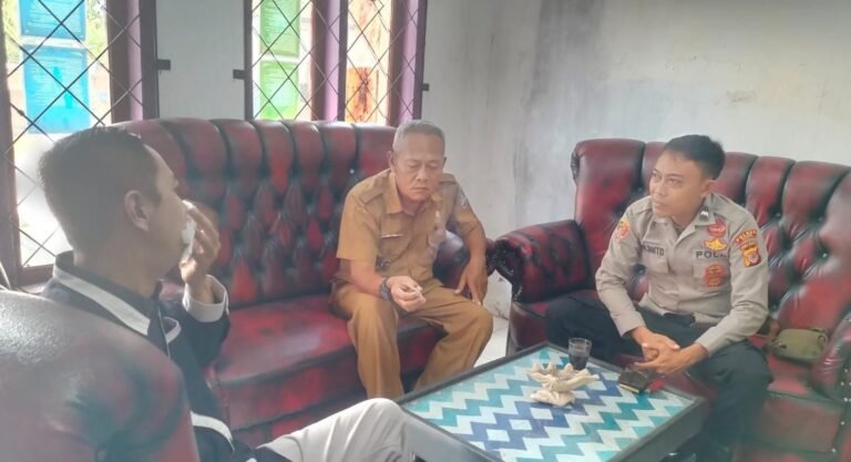 Polsek Lakbok Perkuat Sinergitas Lewat Giat Sambang dan Silaturahmi ke Desa Kutawaringin