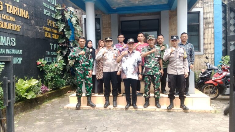 Perkuat Sinergitas TNI-Polri dalam Menjaga Kamtibmas, Kapolsek Cihaurbeuti Sambangi Kantor Desa Sukahurip