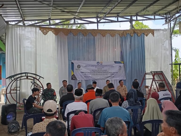 Polri Dukung Inovasi Pertanian Berkelanjutan, Bhabinkamtibmas Polsek Cihaurbeuti Hadiri Penyuluhan Smart Farming di Desa Cijulang