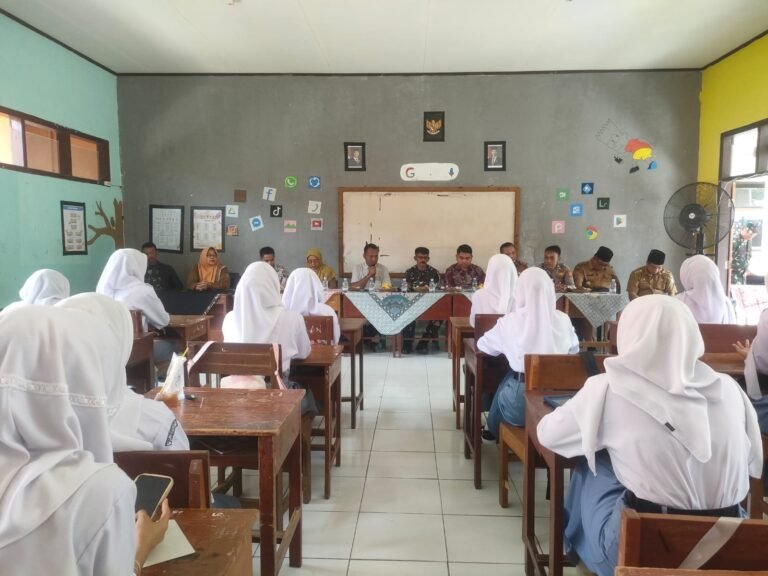 Polsek Lakbok Polres Ciamis Turun Langsung Pantau Laucnhing MBG di Desa Sidarahayu