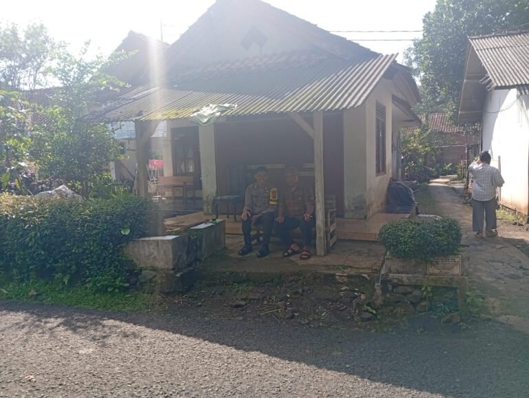 Perkuat Sinergitas, Polsek Cikoneng Polres Ciamis Koorkom ke Masyarakat Desa Cimari