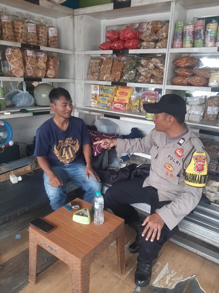 Polsek Cikoneng Tingkatkan Kamtibmas Lewat Sambang Warga di Desa Gunungcupu