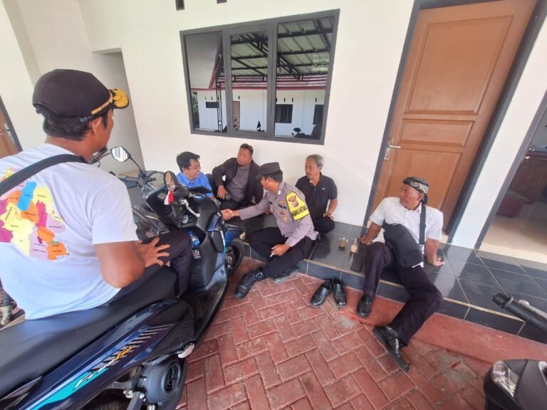 Perkuat Sinergitas, Polsek Sukadana Polres Ciamis Koorkom Bareng Perangkat Desa Salakaria