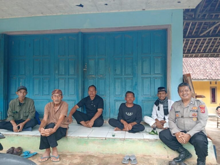 Perkuat Sinergitas, Polsek Sukadana Polres Ciamis Koorkom Kamtibmas ke Warga Ciparigi