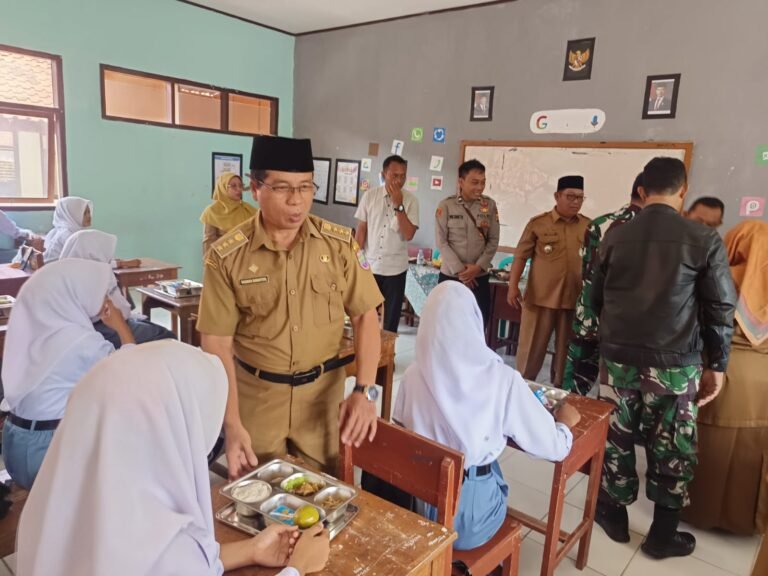 Polsek Lakbok Kawal Launching Program Makan Bergizi Gratis di Purwadadi, Warga Apresiasi Dukungan Kepolisian
