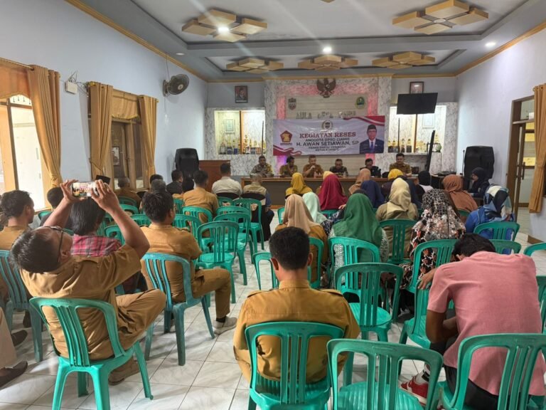 Polsek Kawali Hadiri dan Amankan Kegiatan Reses Ketua Komisi B DPRD Ciamis di Desa Rawa