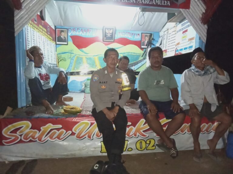 Berikan Rasa Aman, Personel Polsek Kawali Polres Ciamis Patroli Dialogis di Malam Hari