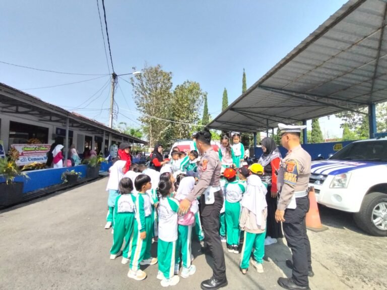 Polisi Sahabat Anak, Satlantas Polres Garut Tanamkan Tertib Berlalu Lintas Sejak Usia Dini