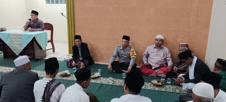 Perkuat Sinergitas, Polsek Rajadesa Monitoring Acara Peringatan Maulid Nabi di Masjid Al Inayah