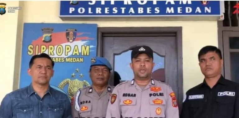 Viral Polisi Merokok di Mobil Patroli, Bripka ASBS Klarifikasi dan Minta Maaf