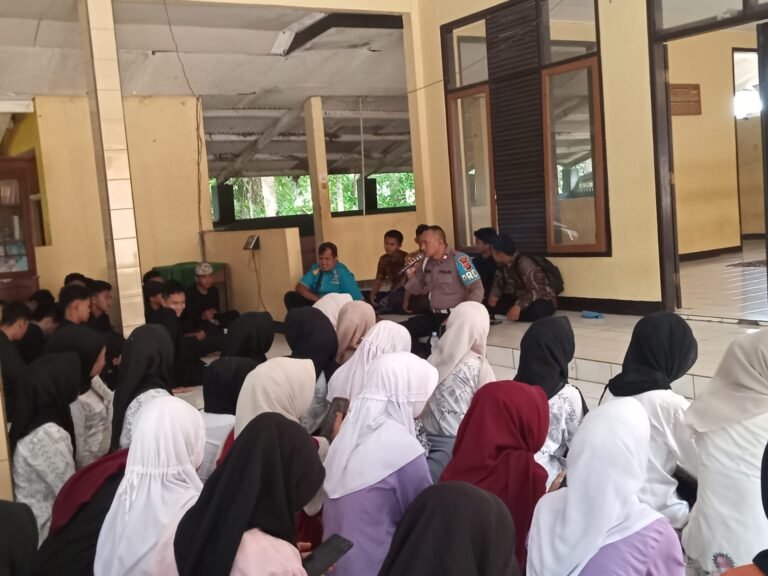 Polsek Sukadana Gelar Sosialisasi di SMA Negeri 1 Sukadana, Tegaskan Pencegahan Kenakalan Remaja dan Pentingnya Tertib Berlalu Lintas