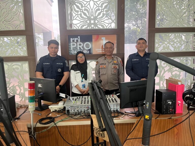 Sinergi Polisi dengan Warga : Penguatan Sistem Keamanan Lingkungan Lewat Pos Kamling