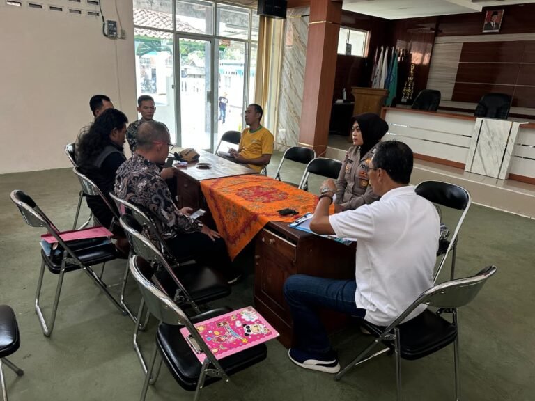 Polsek Ciamis Hadiri Audiensi Warga Desa Mekarjadi, Dorong Sinergi Atasi Permasalahan Sampah di Lingkungan