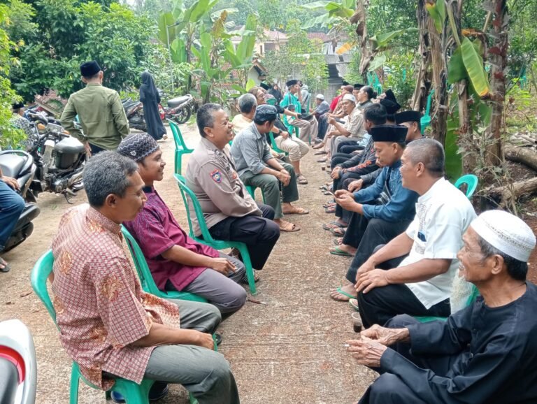 Kepedulian Sosial, Polsek Sukadana Polres Ciamis Takziah ke Keluarga Duka Keluarga Tokoh di Sukadana