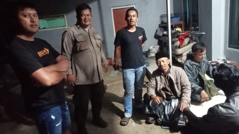 Cipkon di Malam Hari, Polsek Rajadesa Polres Ciamis Intens Patroli Dialogis ke Pemukiman Warga