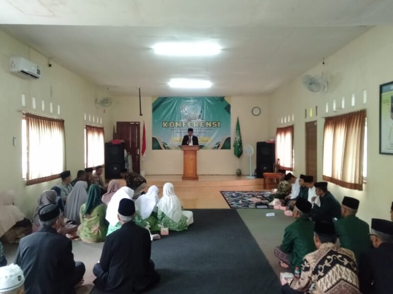 Polsek Kawali Polres Ciamis Kawal Konferensi NU, Tegaskan Komitmen Jaga Kondusivitas dan Kebersamaan Umat