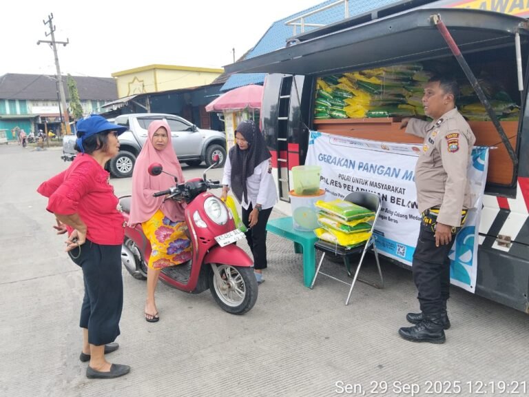 Polres Pelabuhan Belawan Gelar Gerakan Pangan Murah Polri, Jual 1 Ton Beras SPHP di Belawan II
