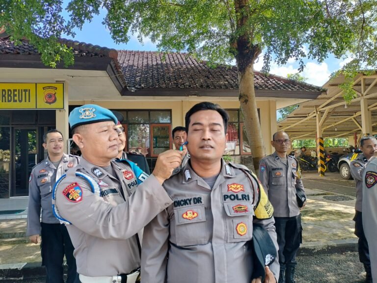 Tegakan Disiplin Anggota, Propam Polsek Cihaurbeuti Dikumpulkan dan Diperiksa di Makopolsek