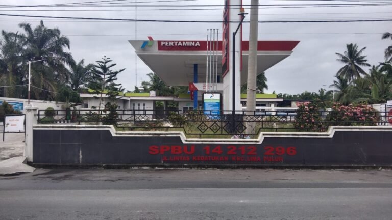 Kangkangi Peraturan Mentri ESDM, Diduga SPBU 14212 296 di Batu Bara Nekat Jual Pertalite Pakai Jerigen