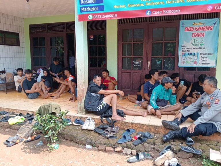 Perkuat Sinergitas, Polsek Sukadana Polres Ciamis Koorkom Kamtibmas ke Warga Ciparigi