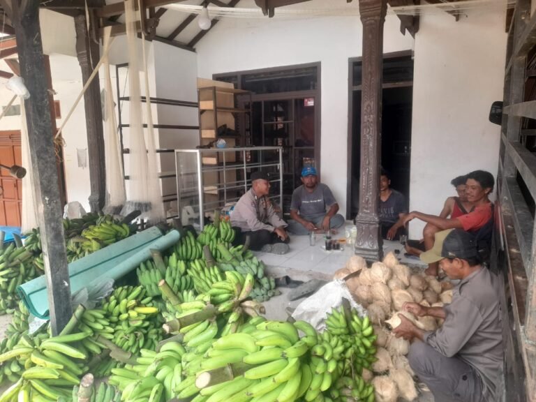 Polri Terus Perkuat Kedekatan dengan Warga, Dorong Sinergi Bersama dalam Menjaga Kamtibmas di Desa Tigaherang