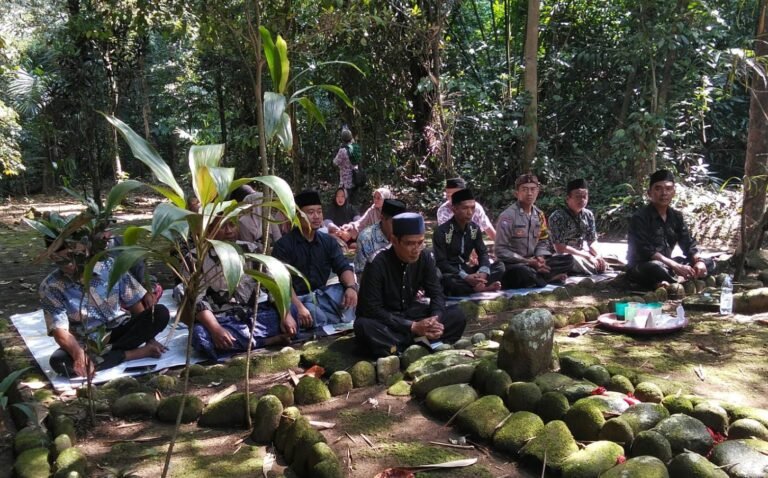 Polsek Cikoneng Hadir dalam Kegiatan Religi, Wujud Pentingnya Sinergi Polisi dan Warga dalam Menjaga Tradisi serta Kamtibmas