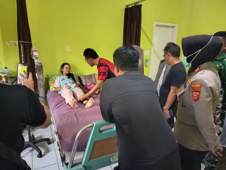 Polsek Kawali Polres Ciamis Kawal Ketat Kunjungan Bupati ke Puskesmas Kawali Usai Dugaan Keracunan MBG
