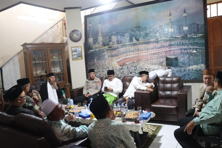 Kebersamaan Forkopimda, Kapolres Garut Ikuti Peringatan Maulid Nabi Muhammad SAW 1447 H