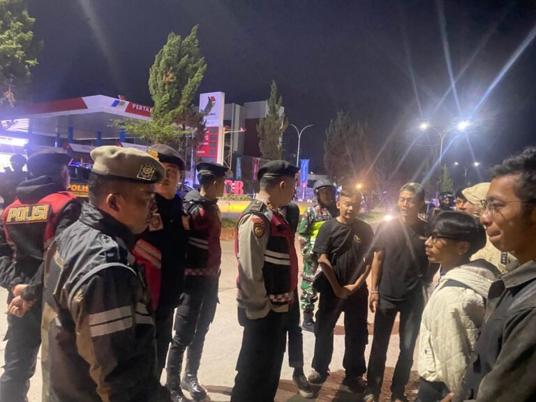 Jaga kondusifitas, Polres Garut Amankan Puluhan Botol Miras dan Knalpot Brong Dalam KRYD