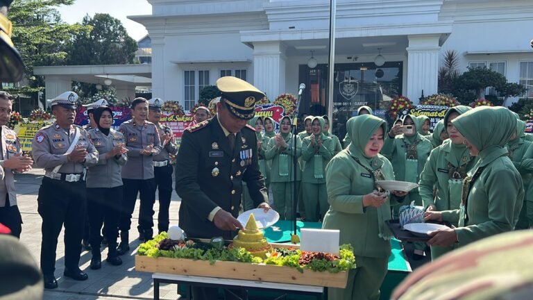 Polres Garut Berikan Kejutan ke Kodim 0611 Garut di HUT TNI ke-80